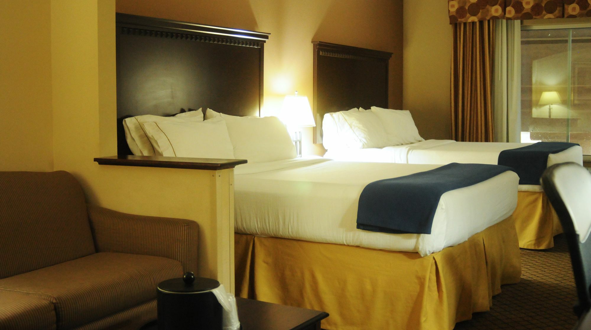 Holiday Inn Express Hotel & Suites Sedalia By Ihg Екстер'єр фото