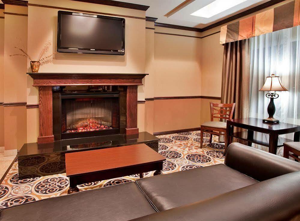 Holiday Inn Express Hotel & Suites Sedalia By Ihg Екстер'єр фото