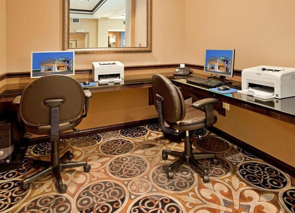 Holiday Inn Express Hotel & Suites Sedalia By Ihg Екстер'єр фото