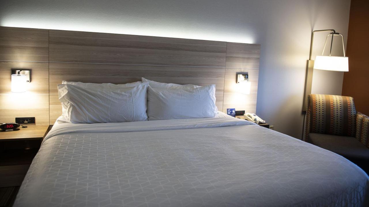 Holiday Inn Express Hotel & Suites Sedalia By Ihg Екстер'єр фото