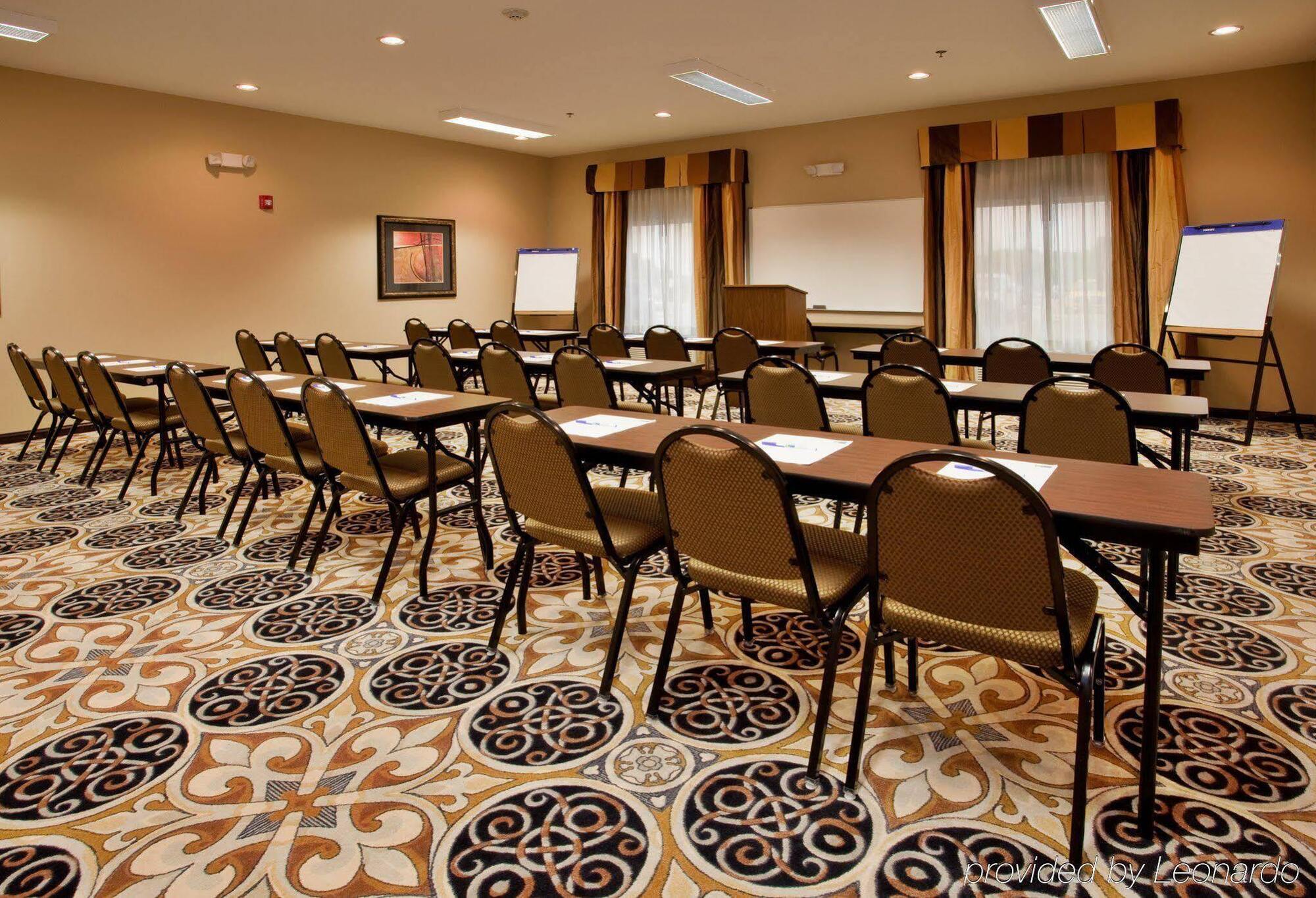 Holiday Inn Express Hotel & Suites Sedalia By Ihg Екстер'єр фото